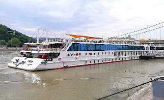 Transfer from pier to hotels in Budapest Transfer from pier to hotels in Budapest