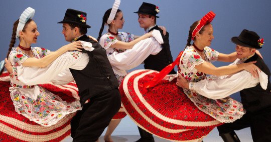 Исполнение венгерского танца в Будапеште