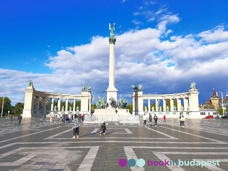 Millenniumsdenkmal, Budapest, Statue des Erzengels Gabriel